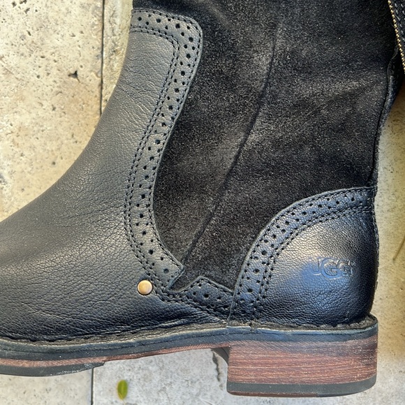 Rare UGG W Castille zip-up boots, like new - Picture 3 of 16